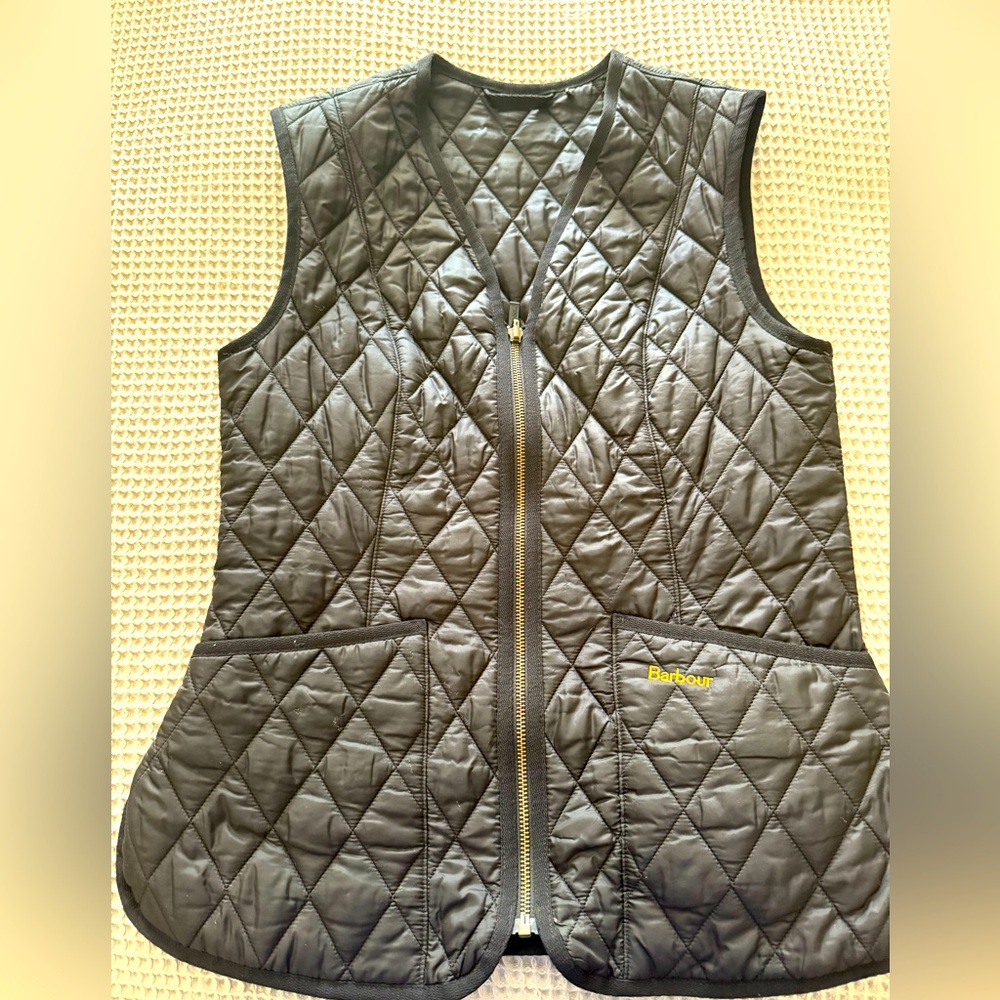 Barbour women’s Betty Interactive Liner Vest
Size 6